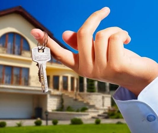 GYO Aktif Gelir Modeli Gayrimenkul Yatırım Ortaklıkları (GYO), yatırımcılara gayrimenkul sektöründe farklı kazanç modelleri sunan önemli sermaye piyasası araçları arasında yer almaktadır. Bu modeller arasında yer alan aktif gelir modeli, şirketlerin yalnızca mevcut gayrimenkul varlıklarından elde edilen gelirlerle değil, aynı zamanda proje geliştirme, alım-satım ve işletme faaliyetleriyle daha dinamik bir gelir yapısı oluşturmasını ifade etmektedir. Konulu bir haber görseli.