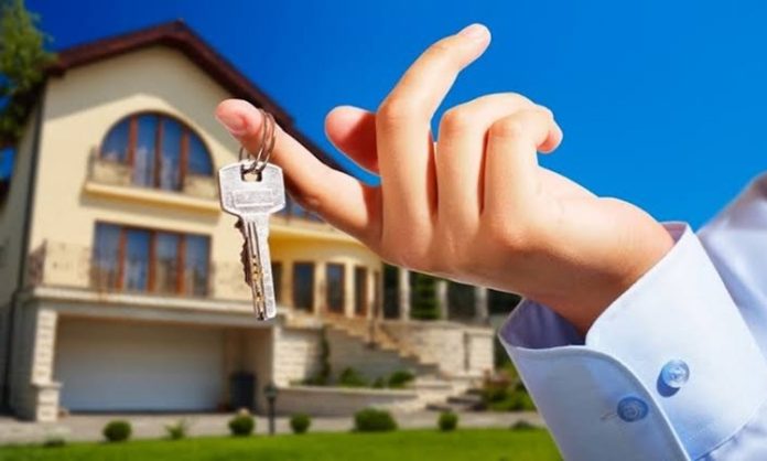 GYO Aktif Gelir Modeli Gayrimenkul Yatırım Ortaklıkları (GYO), yatırımcılara gayrimenkul sektöründe farklı kazanç modelleri sunan önemli sermaye piyasası araçları arasında yer almaktadır. Bu modeller arasında yer alan aktif gelir modeli, şirketlerin yalnızca mevcut gayrimenkul varlıklarından elde edilen gelirlerle değil, aynı zamanda proje geliştirme, alım-satım ve işletme faaliyetleriyle daha dinamik bir gelir yapısı oluşturmasını ifade etmektedir. Konulu bir haber görseli.