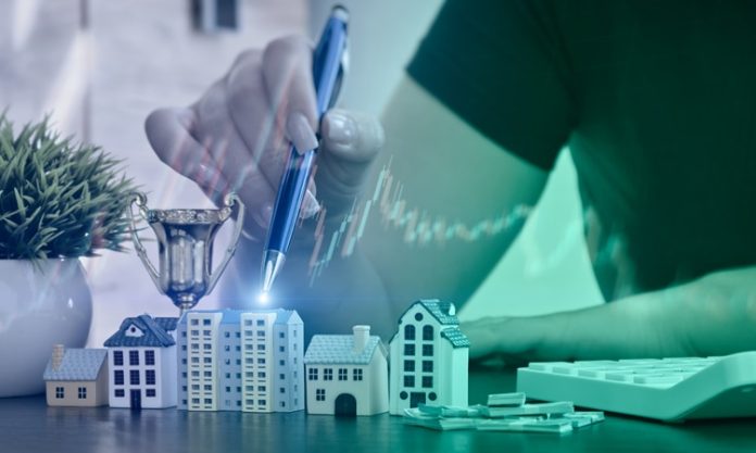 GYO Ekonomik Faktörler Gayrimenkul Yatırım Ortaklıkları (GYO), gayrimenkul piyasasının gelişiminde önemli rol oynayan ve yatırımcılara farklı fırsatlar sunan finansal yapılar arasında yer almaktadır. Ancak GYO şirketlerinin performansı yalnızca sahip oldukları gayrimenkul portföyleriyle değil, aynı zamanda ekonomik koşullarla da doğrudan bağlantılıdır. Faiz oranları, enflasyon, büyüme verileri, döviz hareketleri ve finansman koşulları gibi birçok unsur, GYO ekonomik faktörler kapsamında değerlendirilerek yatırım kararlarını şekillendirmektedir. Konulu bir haber görseli.