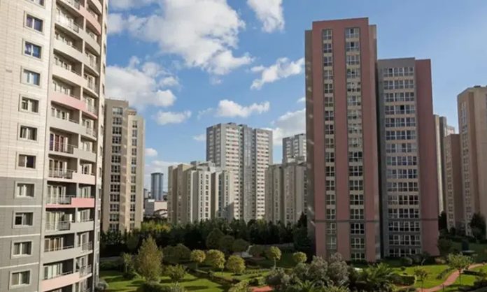GYO Gayrimenkul Döngüsü Gayrimenkul Yatırım Ortaklıkları (GYO), uzun vadeli yatırım anlayışıyla faaliyet gösteren ve gayrimenkul piyasasının farklı aşamalarını yakından takip eden önemli sermaye piyasası kuruluşları arasında yer almaktadır. Gayrimenkul sektörü durağan bir yapıya sahip değildir; ekonomik gelişmeler, yatırımcı davranışları, finansman koşulları ve arz-talep dengesi doğrultusunda sürekli değişen bir döngü içerisinde ilerlemektedir. Bu nedenle GYO gayrimenkul döngüsü, yatırım kararlarının sağlıklı şekilde oluşturulması açısından büyük önem taşımaktadır. Konulu bir haber görseli.