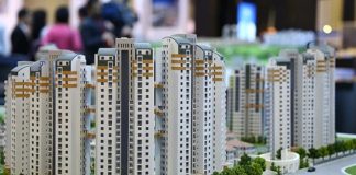 GYO Karma Proje Yapıları, gayrimenkul sektöründe farklı kullanım alanlarını tek bir proje içerisinde bir araya getiren modern yatırım modelleri arasında yer alıyor. Gayrimenkul Yatırım Ortaklığı (GYO) şirketleri, yatırım portföylerini çeşitlendirmek ve daha güçlü gelir kaynakları oluşturmak amacıyla karma projelere yöneliyor. Konut, ofis, alışveriş alanları, otel, sosyal yaşam alanları ve ticari birimlerin aynı proje içerisinde bulunduğu bu yapılar, günümüzde şehir planlamasının önemli unsurlarından biri haline geliyor. Konulu bir haber görseli.