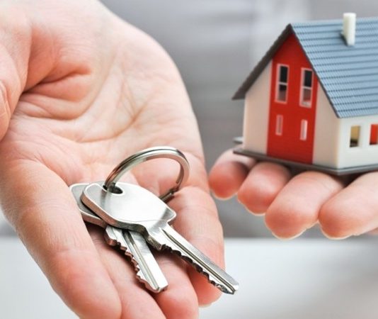 Gayrimenkul sektöründe yatırım yapmak isteyen yatırımcılar için Gayrimenkul Yatırım Ortaklığı (GYO) modeli önemli finansal araçlardan biri olarak öne çıkıyor. Büyük ölçekli gayrimenkul projelerine ortak olma imkanı sağlayan GYO kuruluş şartları, şirketlerin güvenilir, şeffaf ve düzenli bir yapıda faaliyet göstermesi amacıyla belirleniyor. Bu şartlar, hem yatırımcıların haklarını korumayı hem de gayrimenkul piyasasında kurumsal bir yatırım ortamı oluşturmayı hedefliyor. Konulu bir haber görseli.