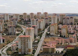 GYO Lokasyon Analizi Gayrimenkul Yatırım Ortaklıkları (GYO) için başarılı bir yatırımın temelinde doğru lokasyon analizi yer almaktadır. Bir gayrimenkulün bulunduğu konum, yalnızca bugünkü değerini değil, gelecekte sağlayacağı kira gelirini, yatırım geri dönüşünü ve değer artışı potansiyelini de doğrudan etkilemektedir. Bu nedenle GYO lokasyon analizi, yatırım stratejilerinin en önemli aşamalarından biri olarak kabul edilmektedir. Konulu bir haber görseli.