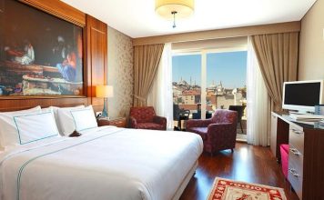 GYO Otel Yatırımı Mantığı GYO Otel Yatırımı Mantığı, gayrimenkul sektöründe turizm odaklı yatırımların nasıl değerlendirildiğini anlamak açısından önemli konular arasında yer alıyor. Gayrimenkul Yatırım Ortaklığı (GYO) şirketleri, yatırım portföylerini çeşitlendirmek amacıyla konut, ofis, alışveriş merkezi ve otel projelerine yöneliyor. Özellikle turizm sektörünün geliştiği bölgelerde yapılan otel yatırımları, düzenli gelir oluşturma ve uzun vadeli değer artışı sağlama potansiyeli nedeniyle dikkat çekiyor. Konulu bir haber görseli.
