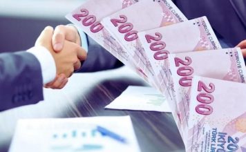 GYO Sermaye Yapısı Gayrimenkul Yatırım Ortaklıkları, büyük ölçekli yatırım projelerini sürdürülebilir şekilde hayata geçirebilmek için güçlü bir mali yapıya ihtiyaç duyuyor. Bu noktada GYO sermaye yapısı, şirketlerin finansal dayanıklılığını belirleyen en önemli unsurlar arasında yer alıyor. Sağlam bir sermaye yapısı, yalnızca yeni yatırımların finanse edilmesini değil, aynı zamanda ekonomik dalgalanmalara karşı şirketlerin daha dirençli olmasını da sağlıyor. Gayrimenkul sektöründe uzun vadeli yatırımların yoğun olması nedeniyle sermaye planlaması, şirket yönetiminin temel öncelikleri arasında bulunuyor. Konulu bir haber görseli.