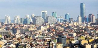 Gayrimenkul Yatırım Ortaklıkları (GYO), uzun vadeli büyüme hedeflerine ulaşabilmek için kapsamlı ve doğru oluşturulmuş stratejik planlama süreçlerine ihtiyaç duymaktadır. Gayrimenkul sektöründe değişen ekonomik koşullar, yatırımcı beklentileri, şehirleşme hareketleri ve piyasa dinamikleri, şirketlerin gelecek hedeflerini belirlerken daha detaylı analizler yapmasını zorunlu hale getirmektedir. Konulu bir haber görseli.