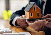Gayrimenkul yatırım ortaklıkları, yatırımcılara farklı kazanç modelleri sunan finansal yapılardan biri olarak öne çıkıyor. Bu modeller arasında GYO temettü mantığı, yatırımcıların en çok merak ettiği konular arasında yer alıyor. Gayrimenkul Yatırım Ortaklığı (GYO) şirketlerinin elde ettiği gelirleri yatırımcılarıyla nasıl paylaştığı, temettü sisteminin temelini oluşturuyor. Konulu bir haber görseli.