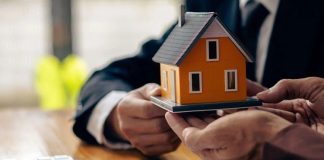 Gayrimenkul yatırım ortaklıkları, yatırımcılara farklı kazanç modelleri sunan finansal yapılardan biri olarak öne çıkıyor. Bu modeller arasında GYO temettü mantığı, yatırımcıların en çok merak ettiği konular arasında yer alıyor. Gayrimenkul Yatırım Ortaklığı (GYO) şirketlerinin elde ettiği gelirleri yatırımcılarıyla nasıl paylaştığı, temettü sisteminin temelini oluşturuyor. Konulu bir haber görseli.